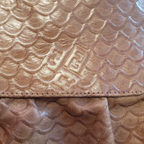 💕💕Vintage Authentic "RARE"Fendi crossbody bag💕💕 - Picture 5 of 9